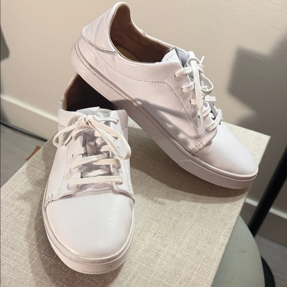 OluKai Pehuea Lī ‘Ili Women's White Leather Sneakers 8.5‎ like new
